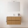 1-arredo-bagno-principale Mobile bagno sospeso in legno chiaro con lavabo bianco e specchio moderno