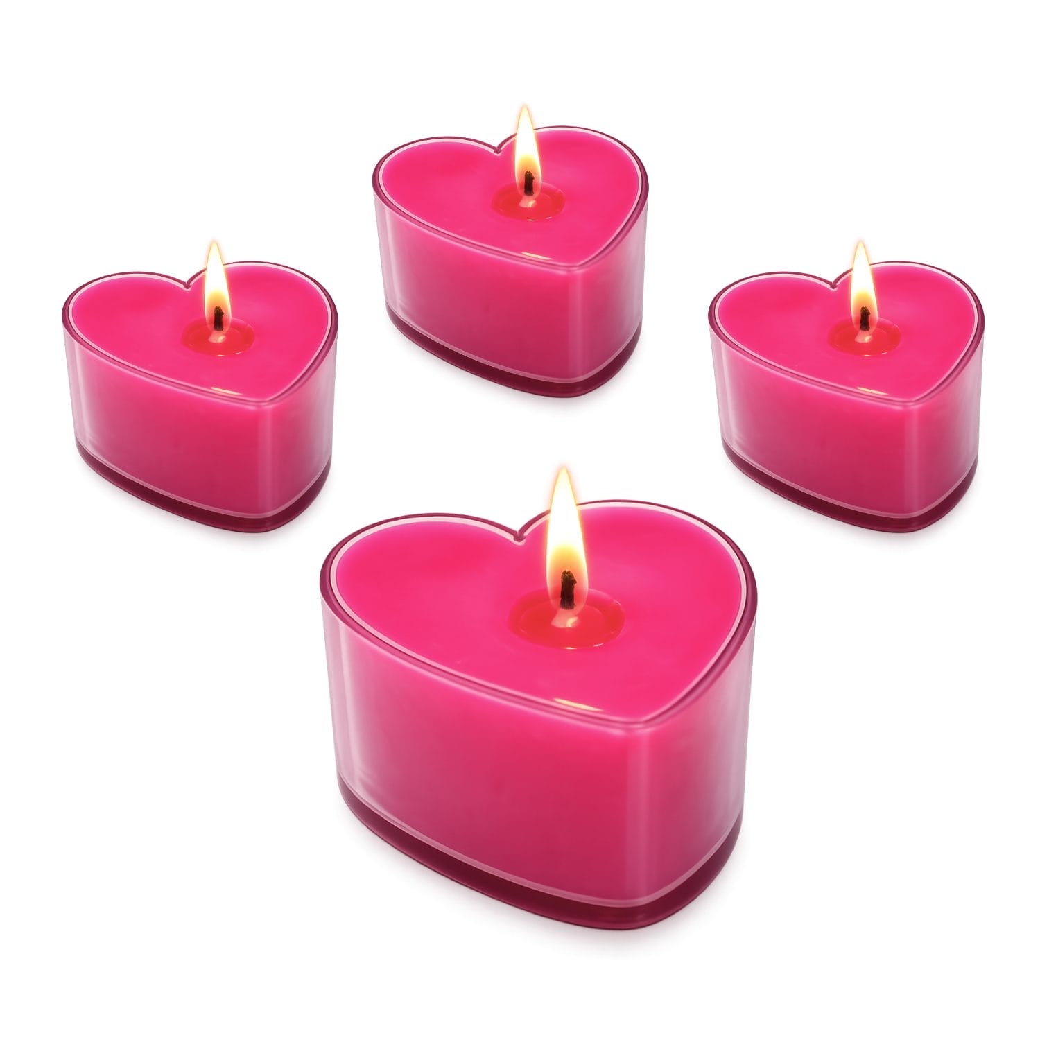 Set 4 candele rosa a forma di cuore accese su sfondo bianco