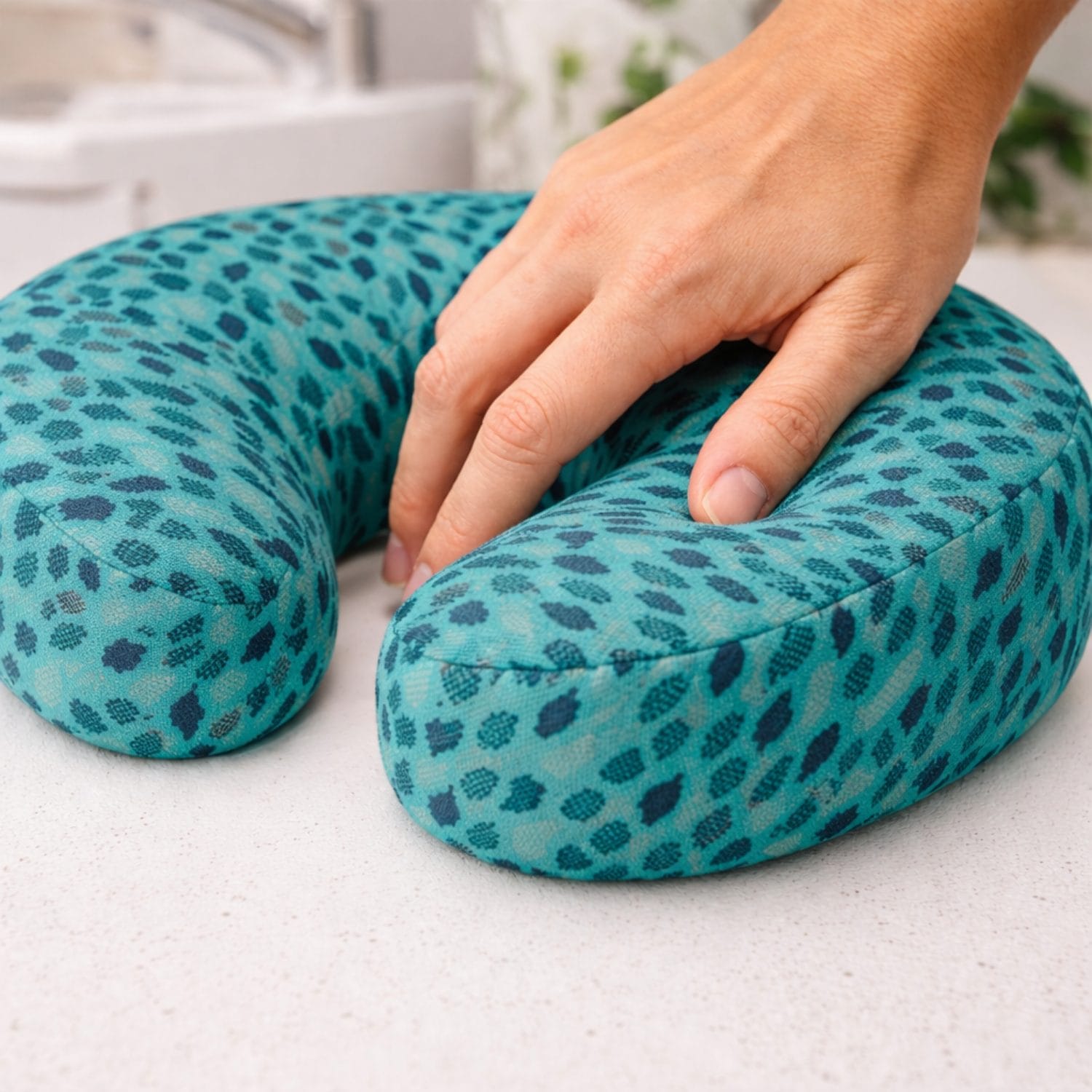 Memory foam ad alta densità del cuscino cervicale con ritorno lento