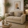 divano beige 2 posti Divano a due posti beige in tessuto con due cuscini, stile moderno e minimale