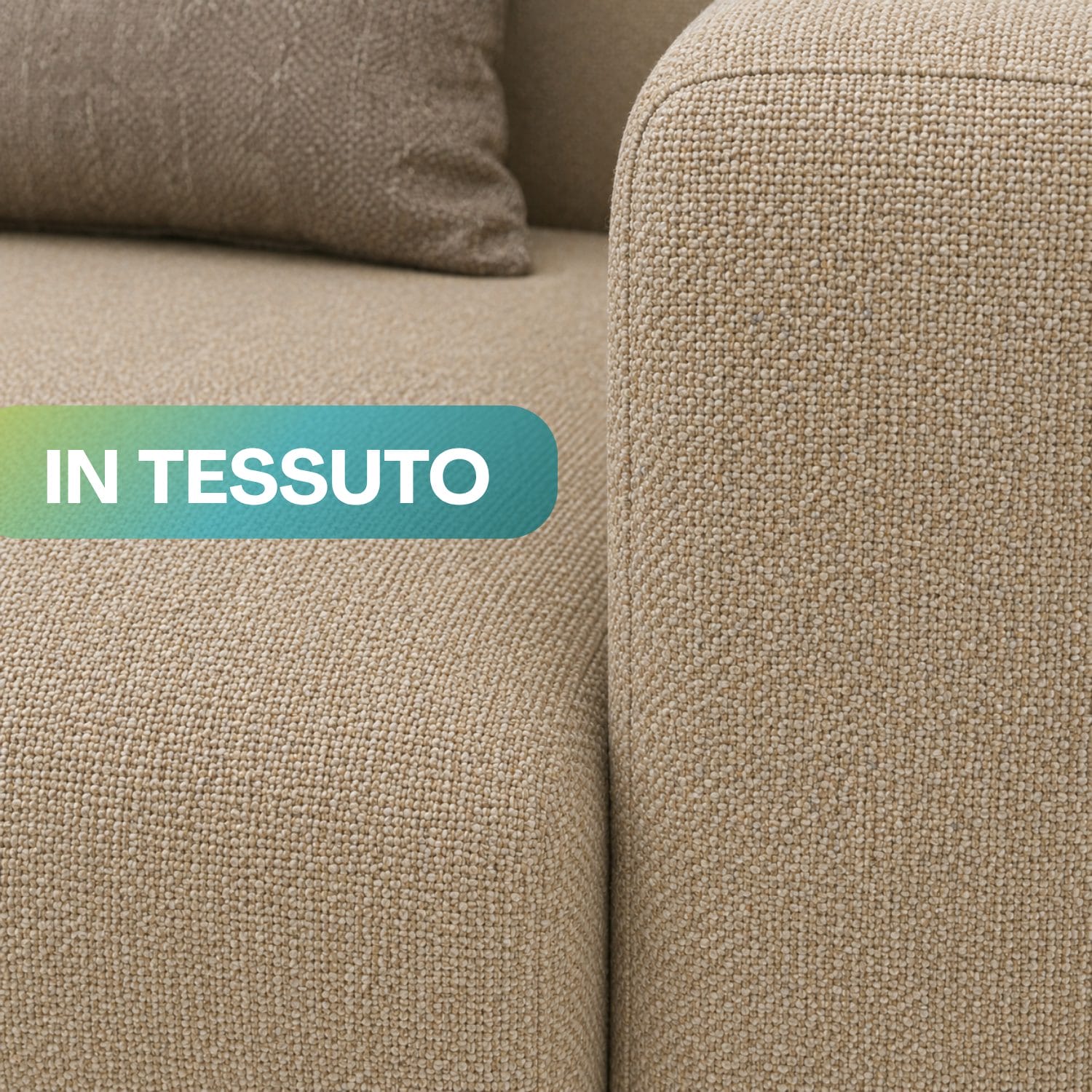 Dettaglio divano in tessuto beige con trama resistente e finitura morbida
