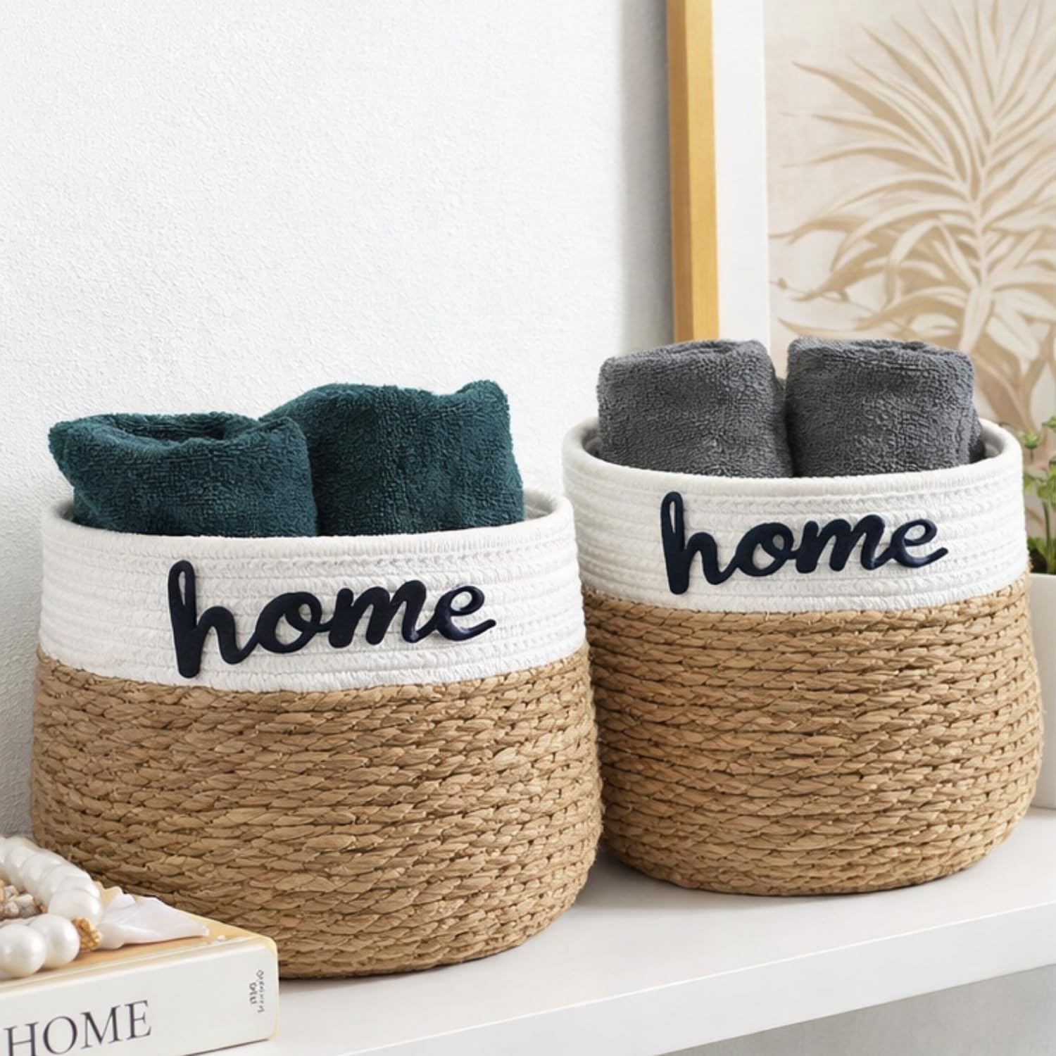 Cestini rotondi in corda con scritta Home su mensola, organizer decorativi per bagno e camera