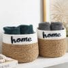 Cestini rotondi in corda con scritta Home su mensola, organizer decorativi per bagno e camera