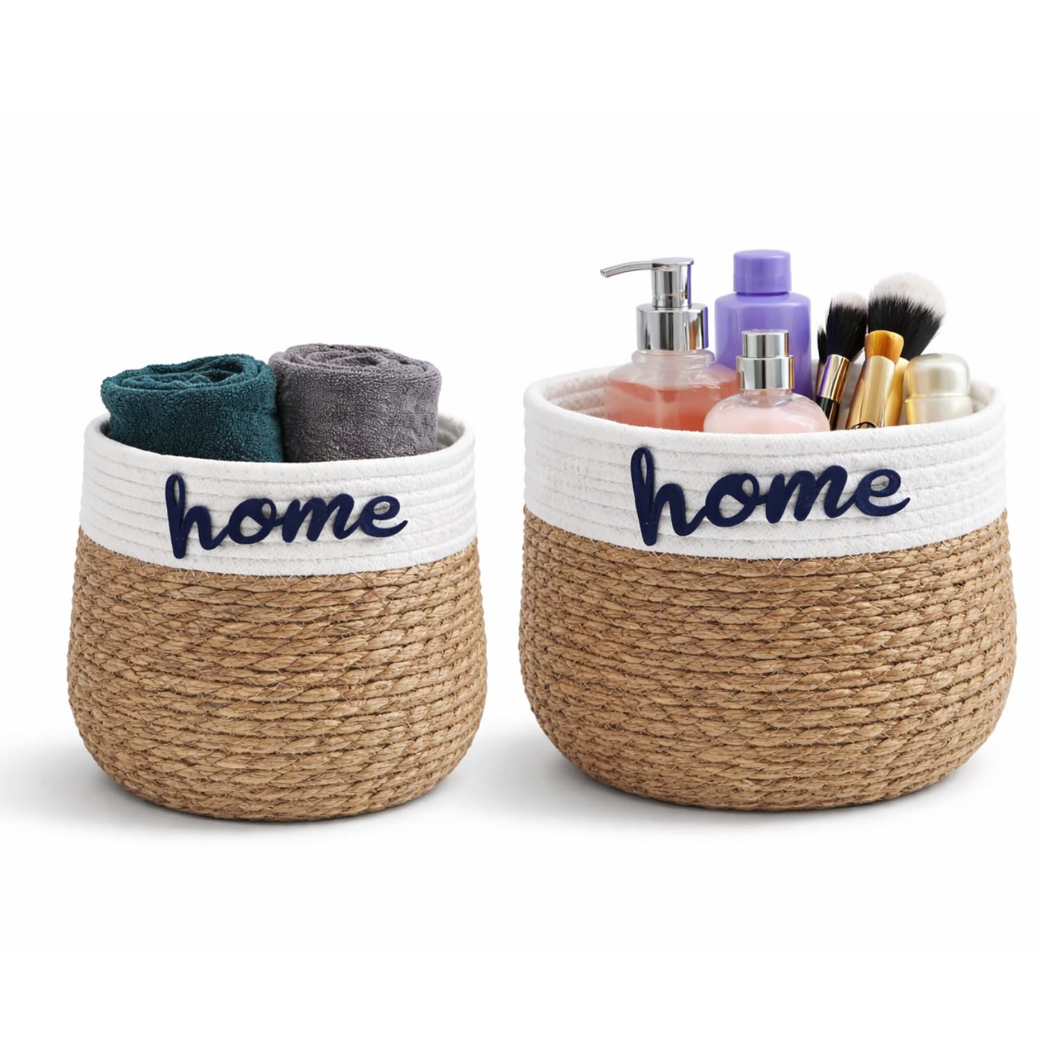 Set 2 cestini rotondi in corda con scritta Home, organizer bagno con asciugamani e cosmetici
