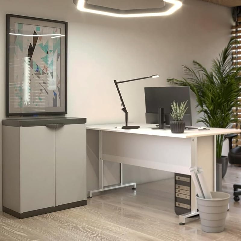 Armadio basso grigio 2 ante 68x39,5x85 cm con ripiani interni e maniglie lucchettabili