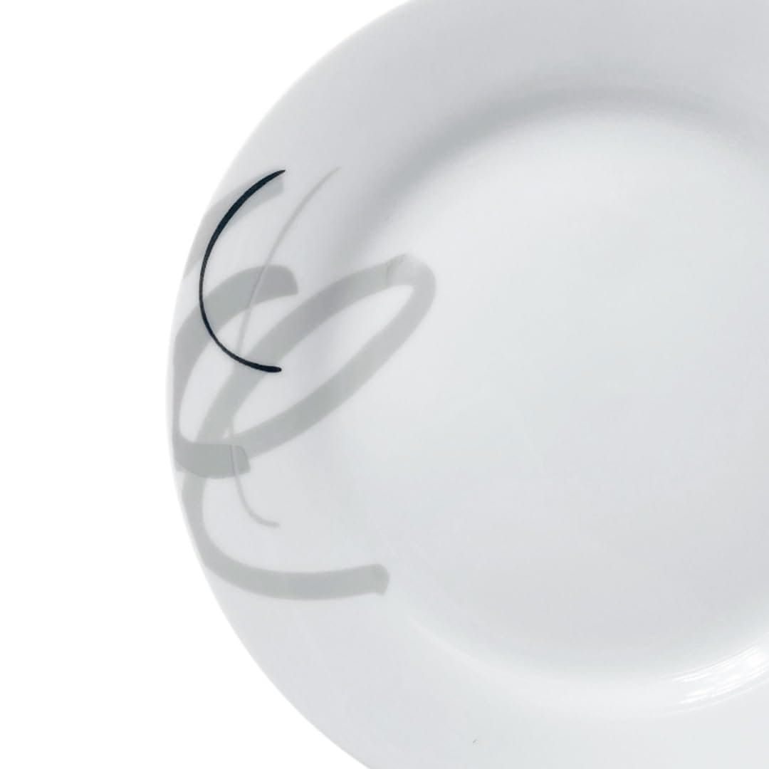 Dettaglio decorazione moderna su piatto rotondo in porcellana bianca