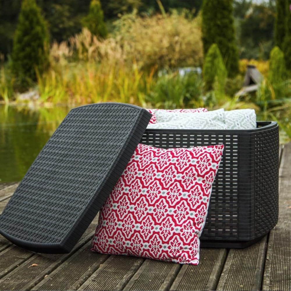 Tavolino contenitore in rattan antracite con cuscini all’interno, funzione pouf e vano portaoggetti