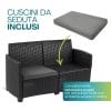 Cuscini seduta inclusi e rimovibili su divano in rattan antracite, lavabili per facile pulizia