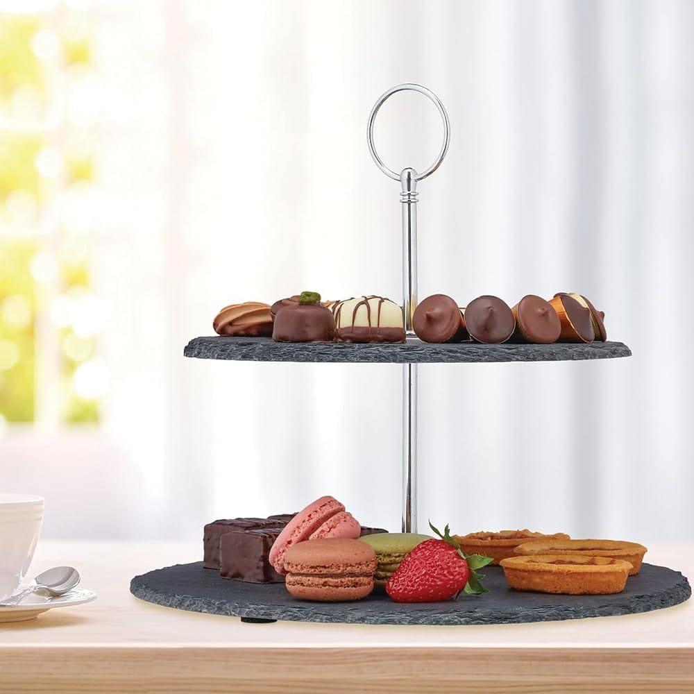 alzata in ardesia a 2 piani 25x22 cm con struttura in metallo e dolci serviti