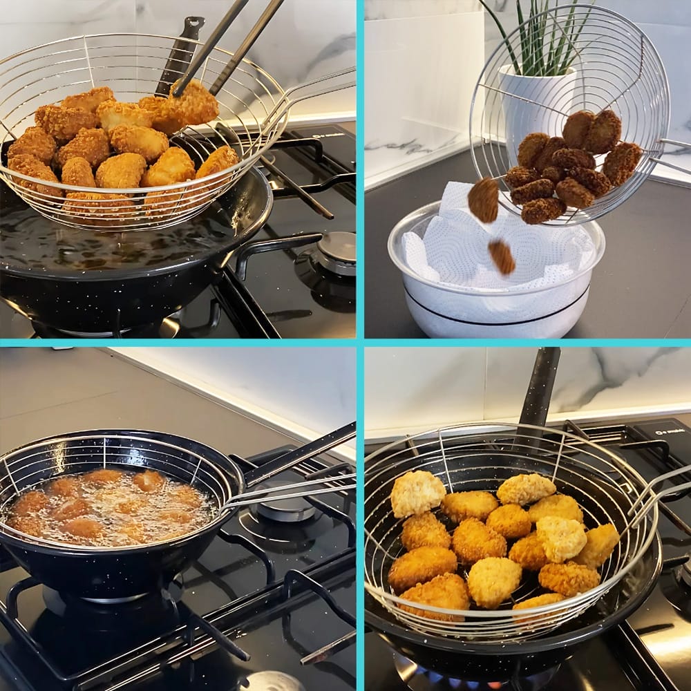 padella friggitrice nera con cestello in acciaio su fornello a gas, crocchette dorate in frittura e scolatura