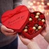 scatola a forma di cuore coreografica Scatola regalo a cuore con rose rosse artificiali e cioccolatini