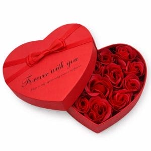 Box cuore con 14 rose artificiali
