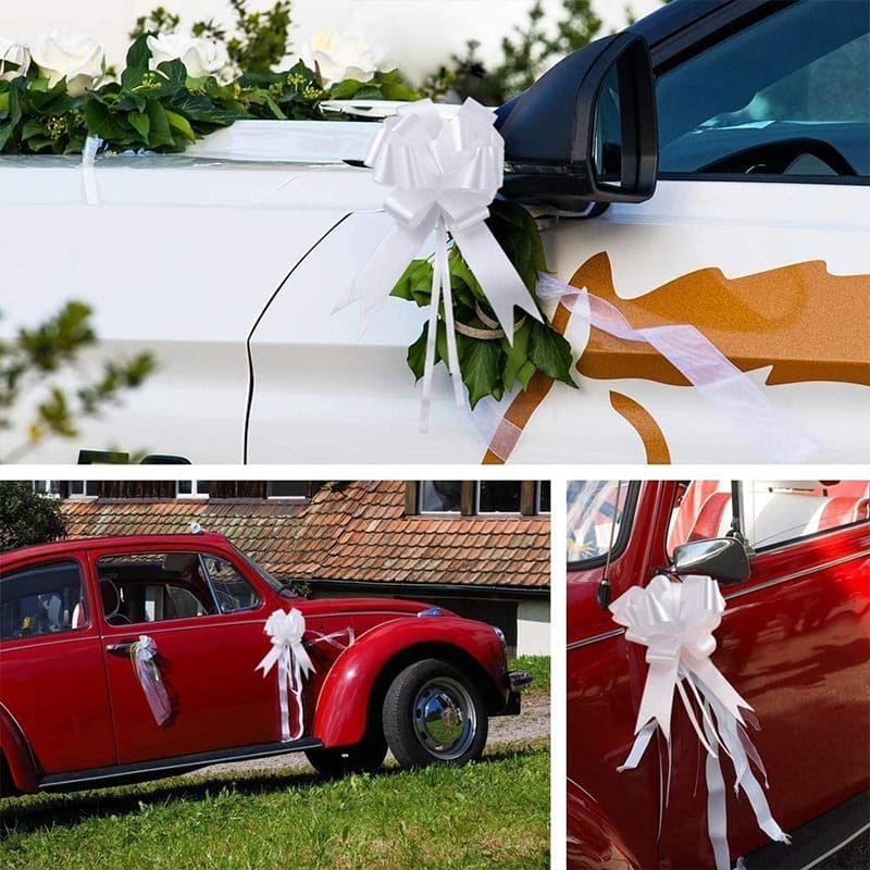 Coccarde decorative per auto da matrimonio applicate alle portiere, ideali per cerimonie ed eventi nuziali