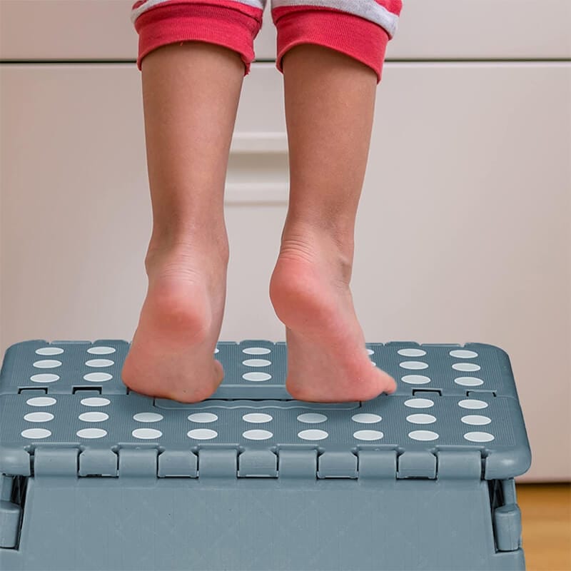 Sgabello pieghevole in plastica 29x22x22 cm richiudibile con maniglia