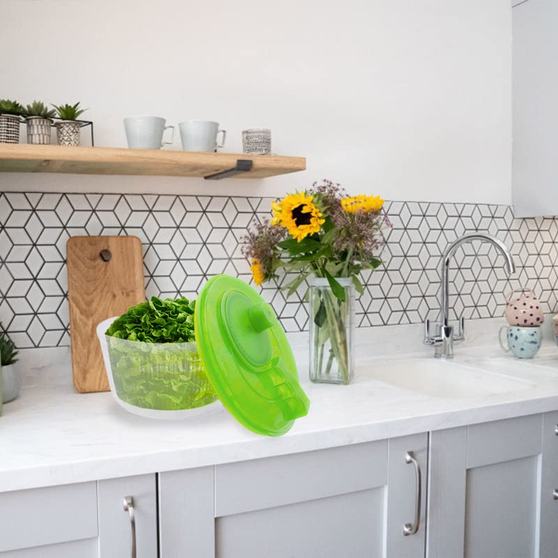 centrifuga manuale per insalata e verdure 3 litri con coperchio verde in cucina moderna