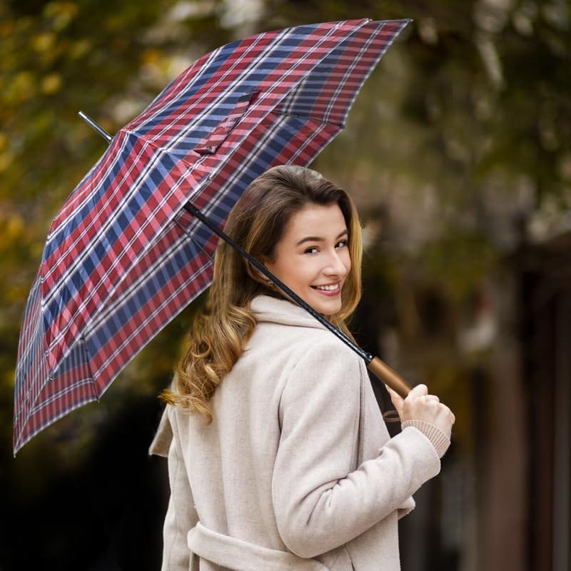 Ombrello da pioggia a 8 stecche grande con fantasia scozzese blu e rosso e cinturino
