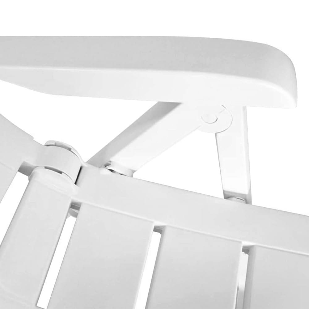 Dettaglio struttura poltrona da giardino in plastica bianca con snodo resistente