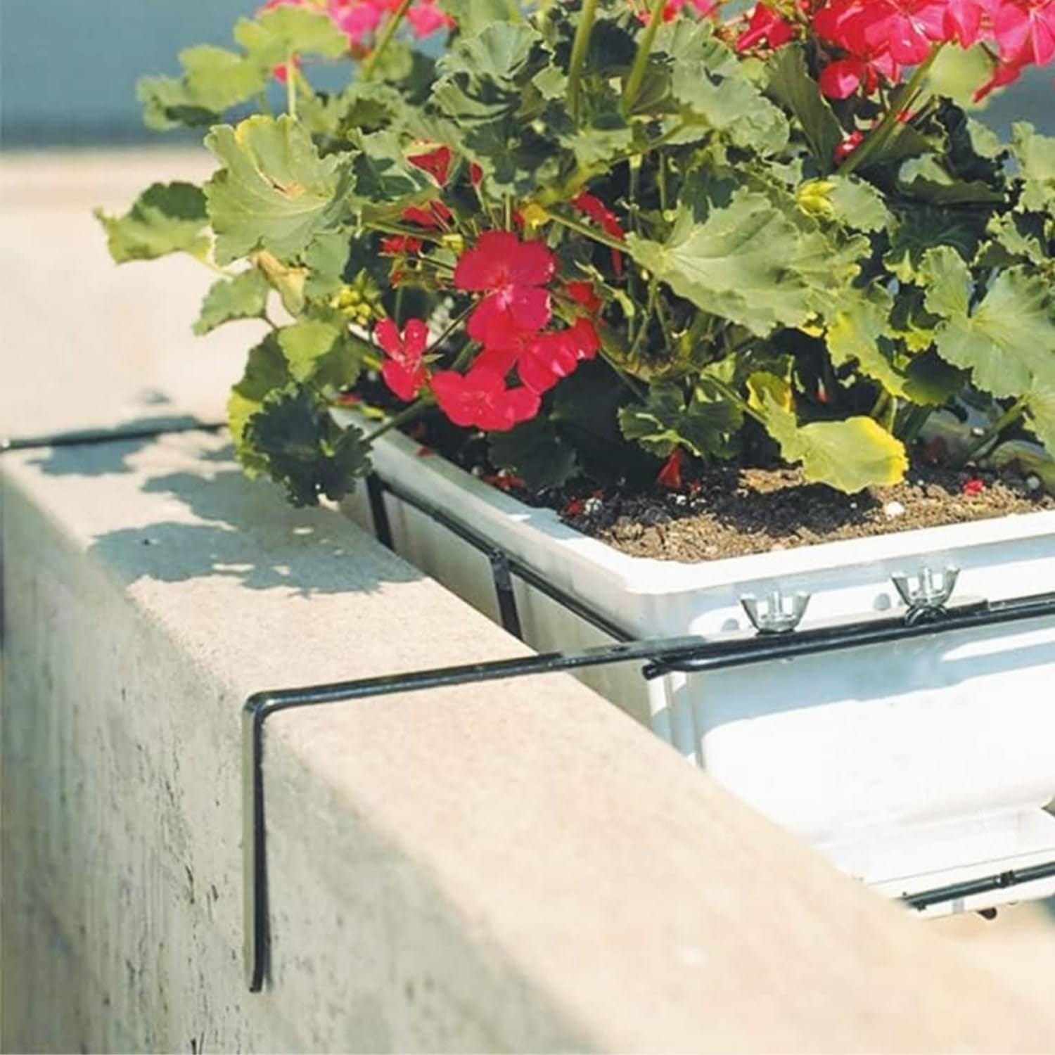 Balconiera regolabile in ferro nero portata 15 kg per vasi e fioriere da esterno