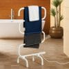Termoarredo coreografica Scaldasalviette elettrico bianco da bagno con asciugamani appesi