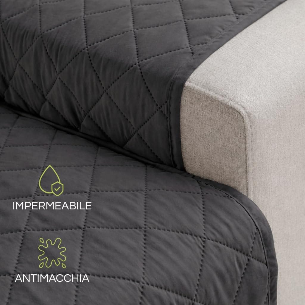 dettagli-copridivano-grigio Copridivano grigio trapuntato impermeabile e antimacchia, dettaglio tessuto protettivo per divano