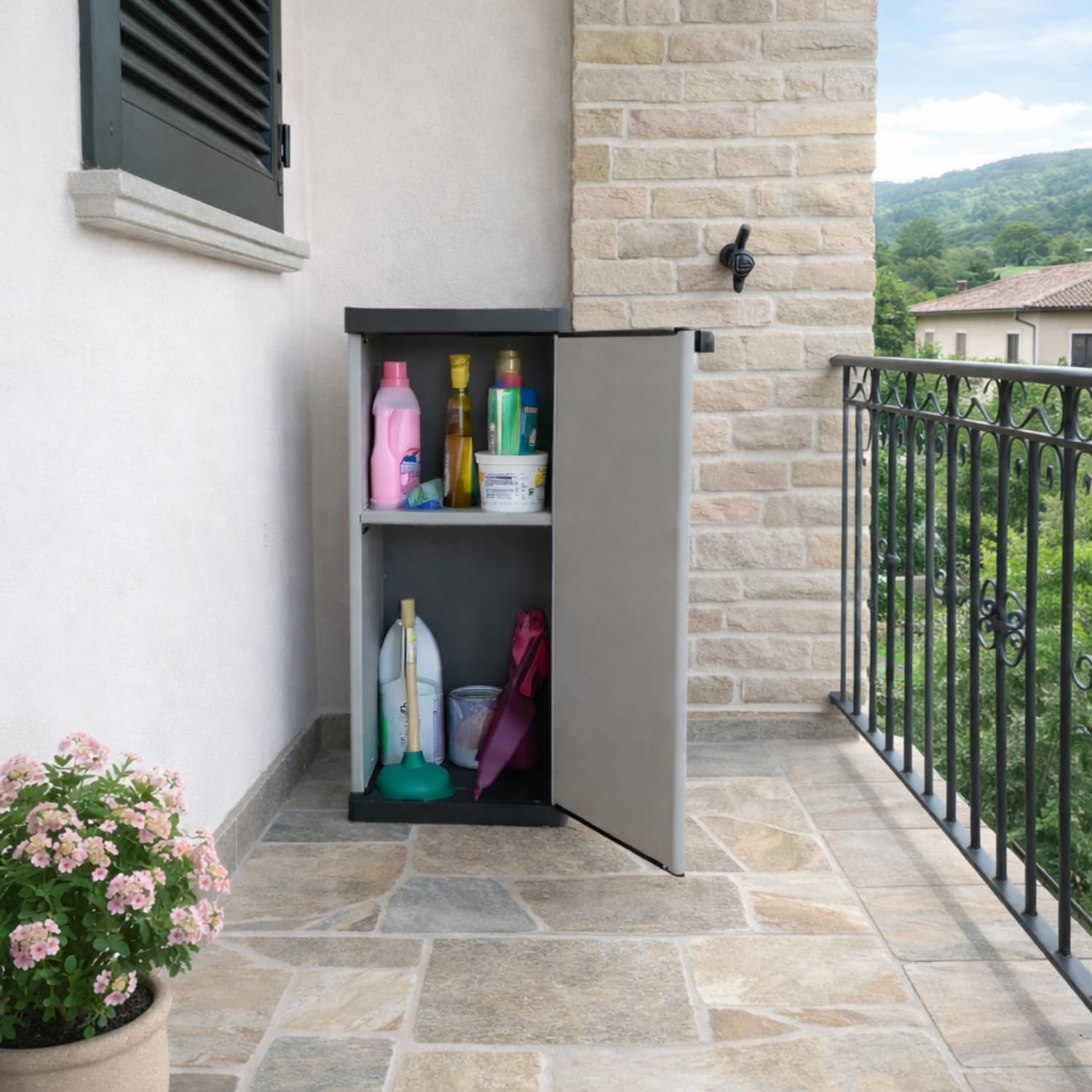 Armadio basso in plastica da esterno con anta e ripiano, mobile per balcone o terrazzo