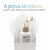 profumatore comunione imballaggio Profumatore per ambienti in ceramica bianca con fiore decorativo e bastoncini, inserito in scatola con protezione in pluriball.