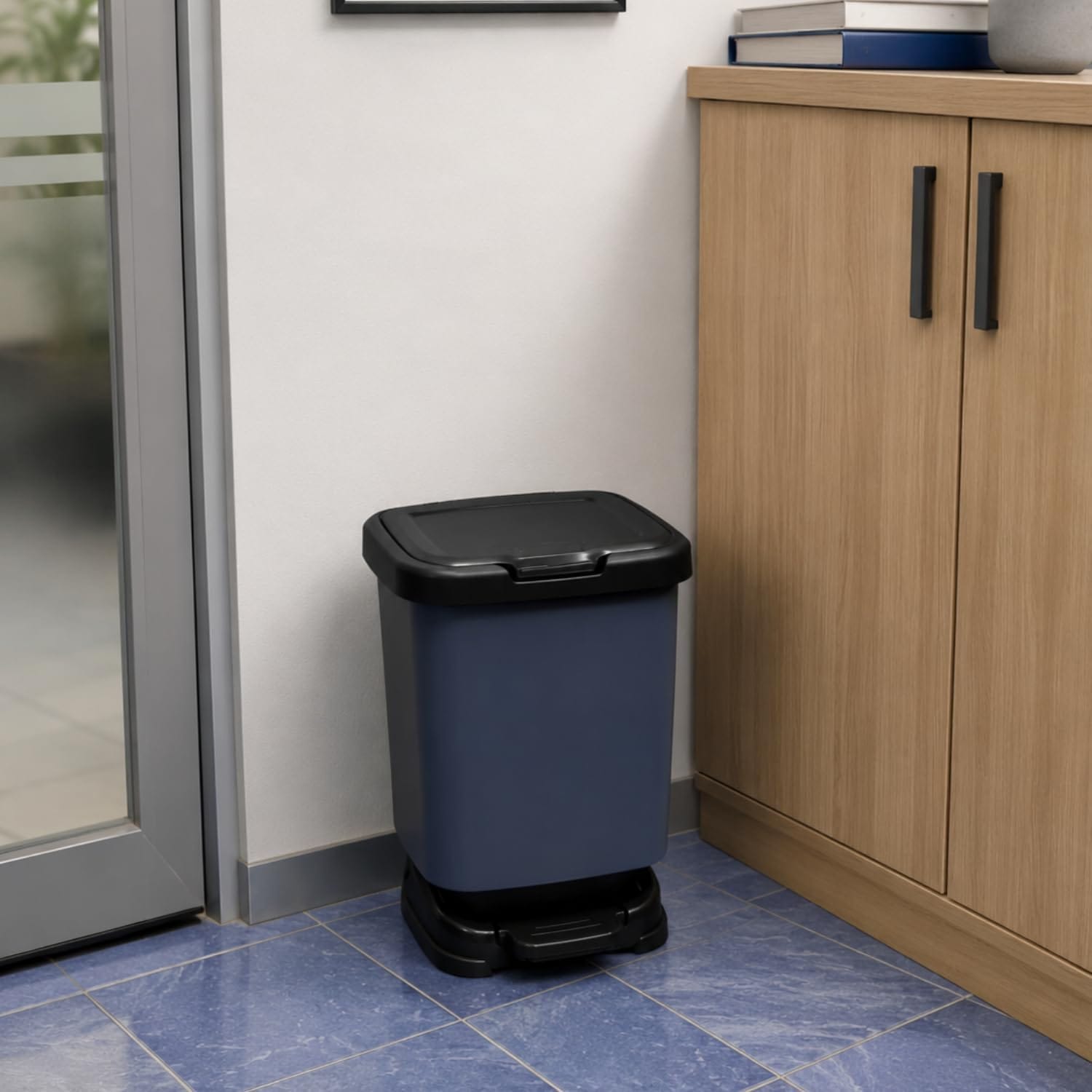 Bidone cucina con pedale salvaspazio ideale per raccolta rifiuti domestici