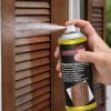 rinnova serramenti spray Spray Rinnova Serramenti Ambro-Sol in uso su persiane in legno per ravvivare il colore