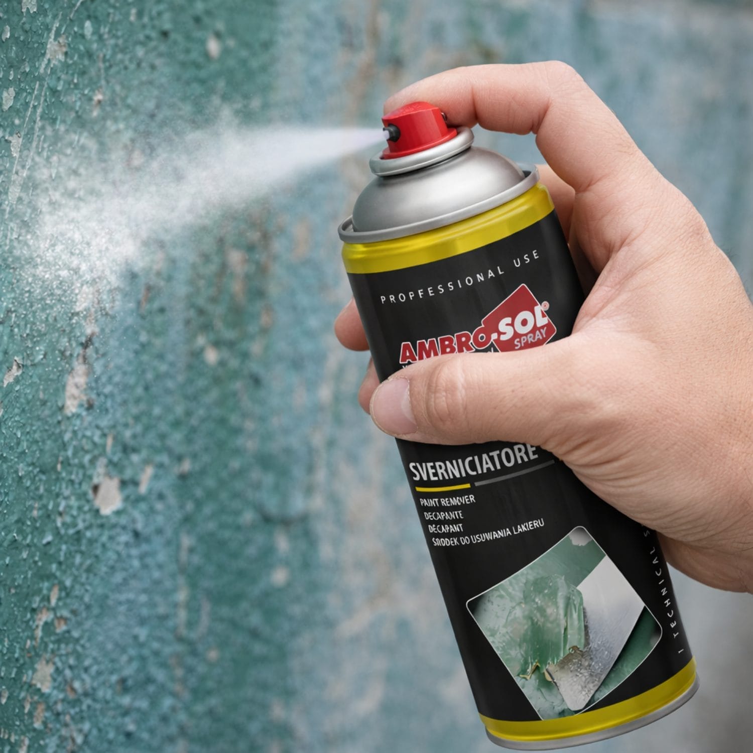 Sverniciatore spray Ambro-Sol in uso per rimuovere vernice da superfici metalliche